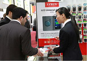 The staff is introducing the RFID wireless charger
